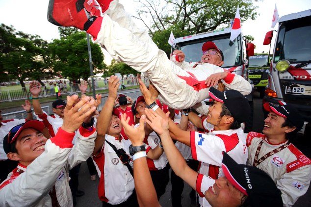 Yoshimasa Sugawara gets a victory toss.